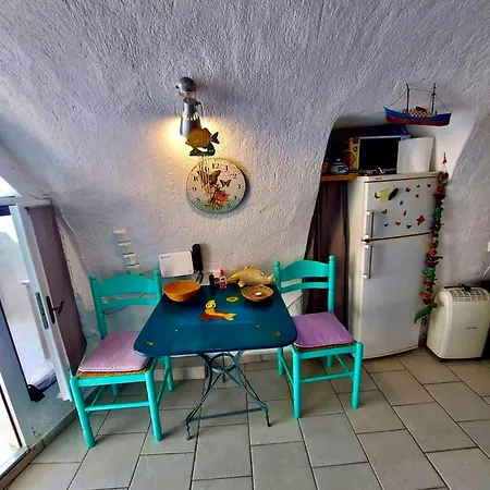 Mermaid Cave Old Port, Apartment *