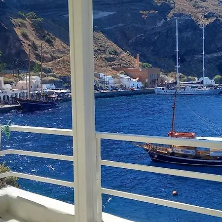 Mermaid Cave Old Port, Fíra